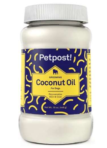 A bottle of Petpost Skin & Coat Grooming Coconut Oil for Dogs.